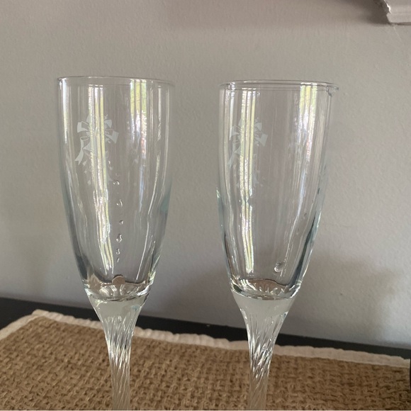 SET OF 2 GERMAN VINTAGE CHRISTMAS BELL ETCHED CRYSTAL CHAMPAGNE GLASSES - Picture 7 of 11